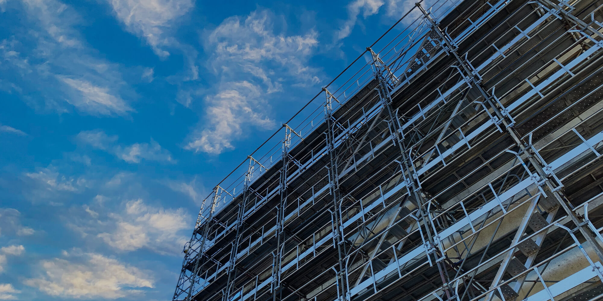 安心・安全な足場を提供します。 工事のご依頼・お見積もりはお気軽にお問い合わせください。